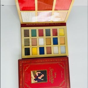 I love Revolution SNOW WHITE Palette (BLUSH , EYESHADOW & HIGHLIGHT).